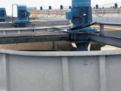 Planetary speed reducers for cooling tower drives
